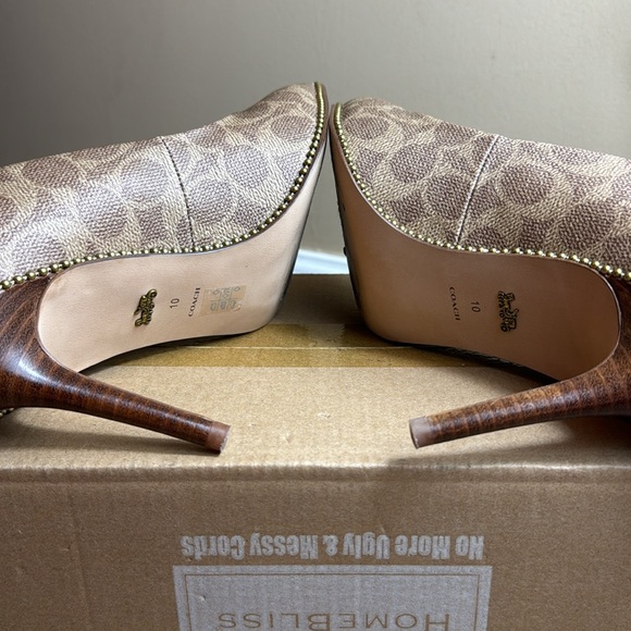 Coach • Waverly Pump with Beadchain • Tan Coated Canvas • 10 • SO Gently Worn!😍 - Picture 6 of 16